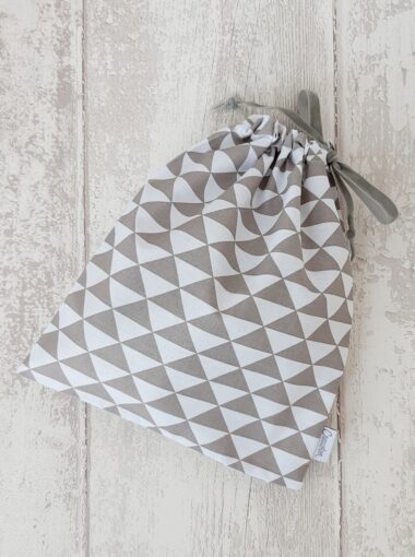 Sac a doudou Gris Taupe Triangles Creacoton