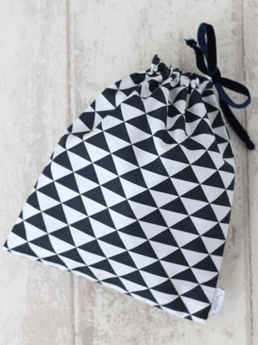 sac a doudou bebe bleu marine triangle Creacoton (1)