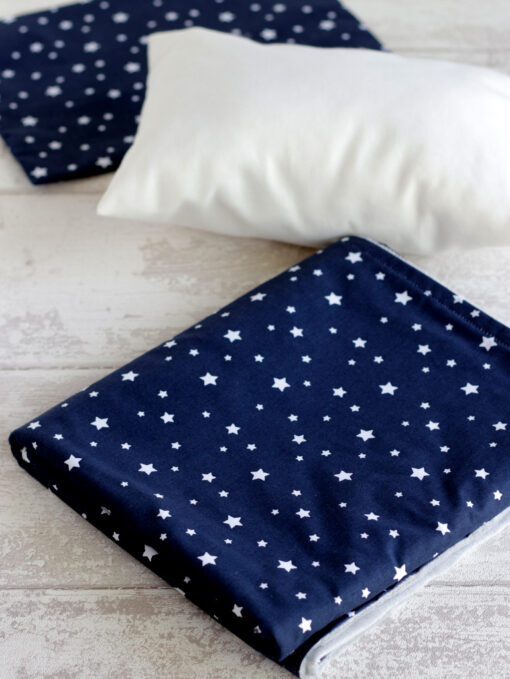 Kit pour sieste maternelle Bleu marine étoiles - SweetDreams My Lovely Family minky gris couverture oreiller