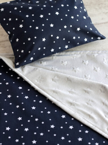 Kit pour sieste maternelle Bleu marine étoiles - SweetDreams My Lovely Family minky gris couverture oreiller