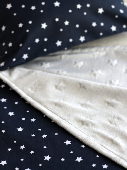 Kit pour sieste maternelle Bleu marine étoiles - SweetDreams My Lovely Family minky gris couverture oreiller