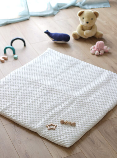 tapis bebe enfant polaire minky blanc pois My Lovely Family